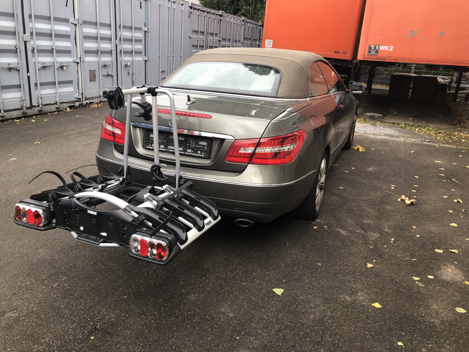 Thule-Fahrradträger für drei Räder an der Anhängerkupplung eines Pkw